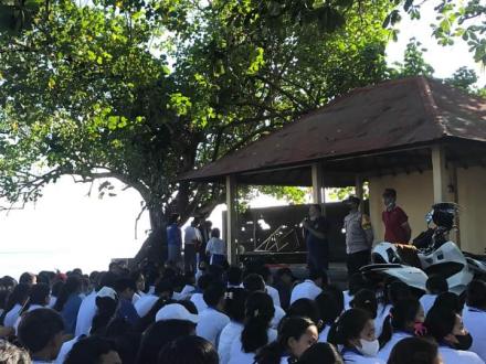 BULAN BAKTI GOTONG ROYONG – Kolaborasi Pemerintah Desa, SMA N 1 Sawan, dan Kelompok-kelompok Nelayan